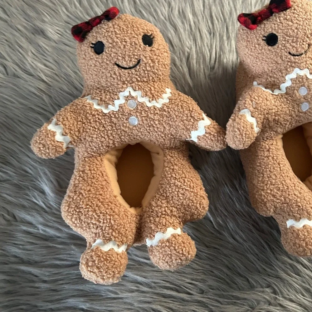 Holiday Time Gingerbread Slippers‎ Girls Size 2-3 Brown Slip On Plushy Shoes